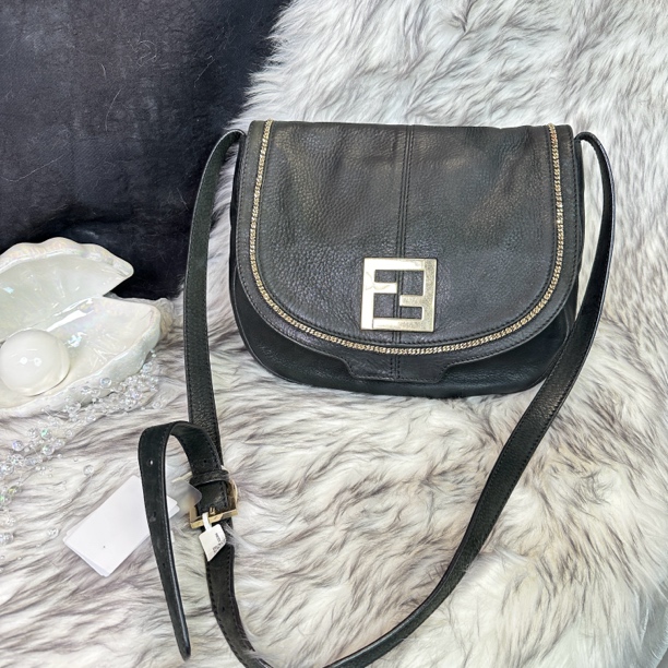 95新 FENDI/芬迪 黑色珠光金扣马鞍包