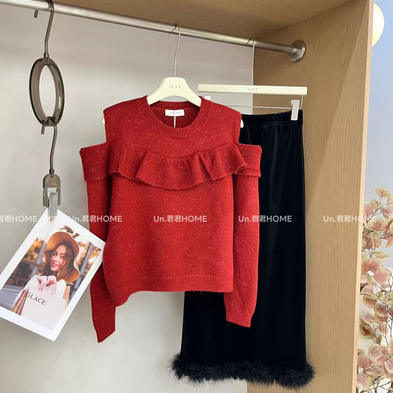 君君家【小心机】韩版甜美荷叶边小心机露肩圆领套头毛衣25508