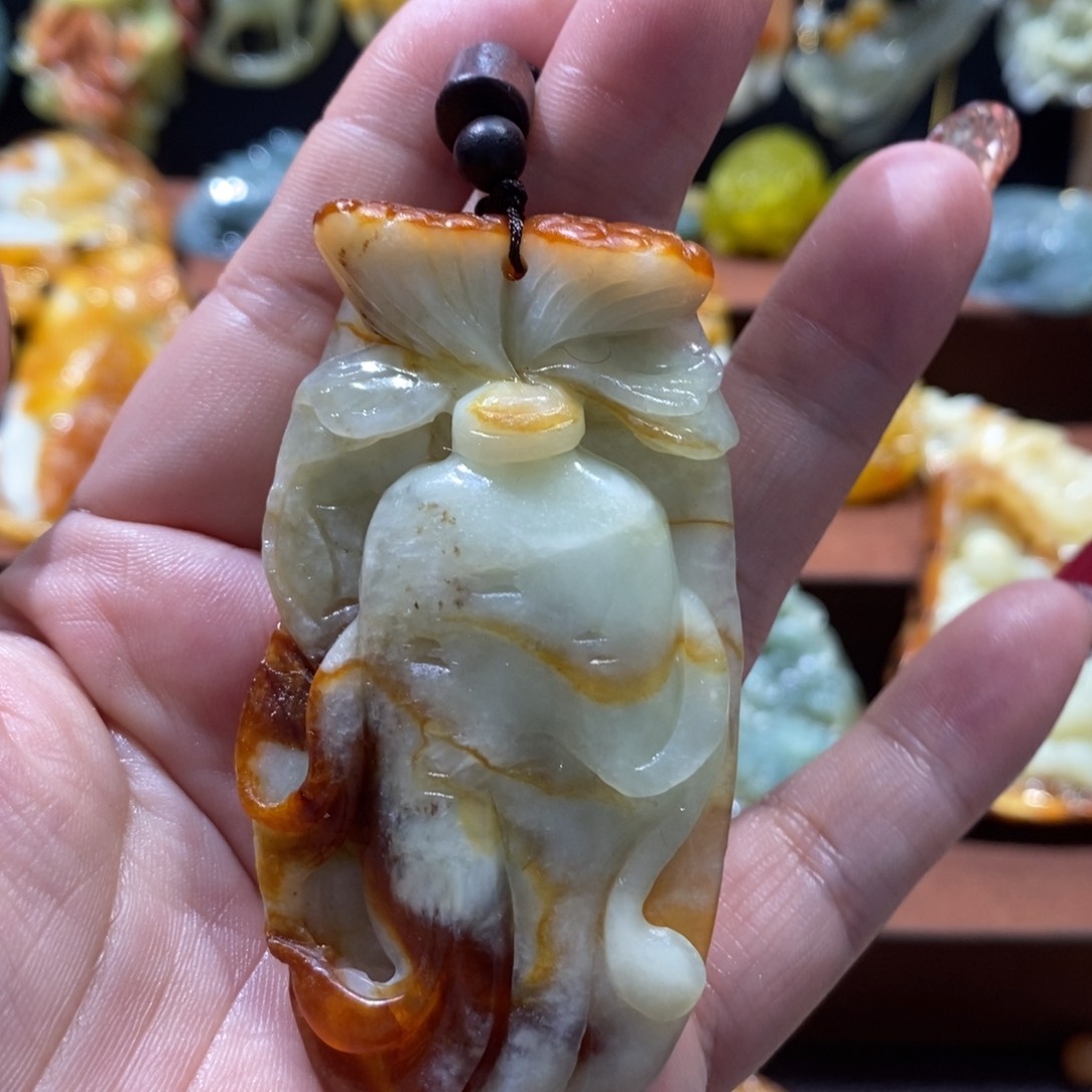 蛇纹石玉颈饰未镶嵌