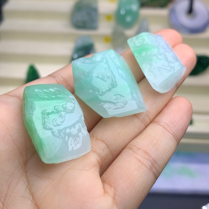 定制翡翠未镶嵌竹**子白底青
