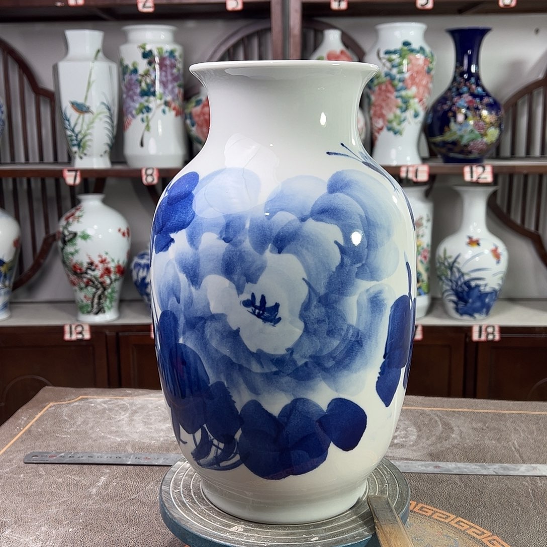 陶摆件景德镇陶瓷大冬青牡