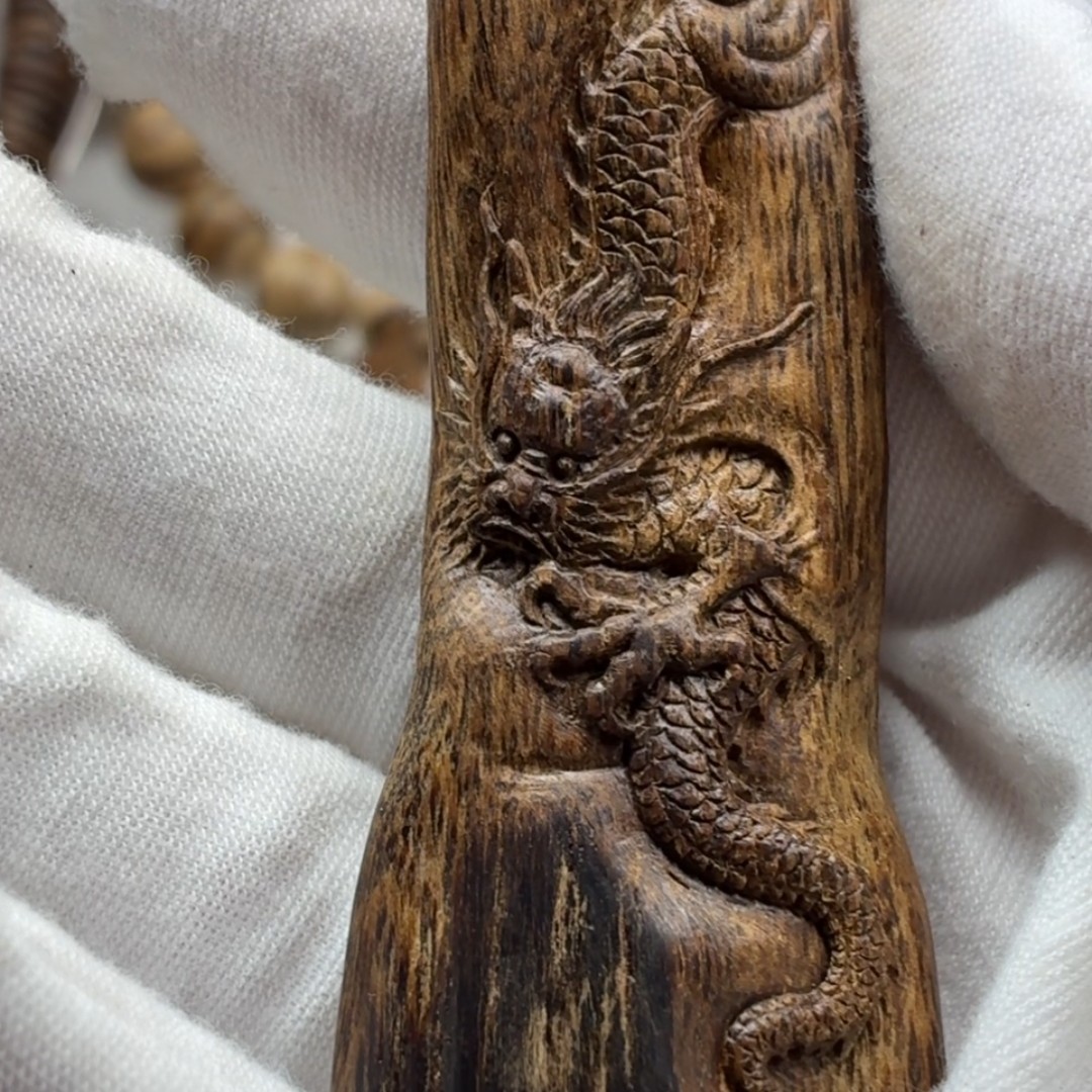 沉香文莱沉香九分沉雕刻件9.36克，兰花香蜜甜凉的味道手工精雕