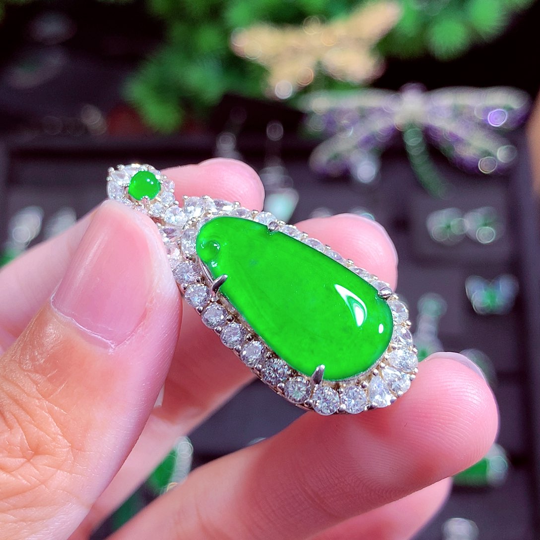 颈饰未镶嵌翡翠天然