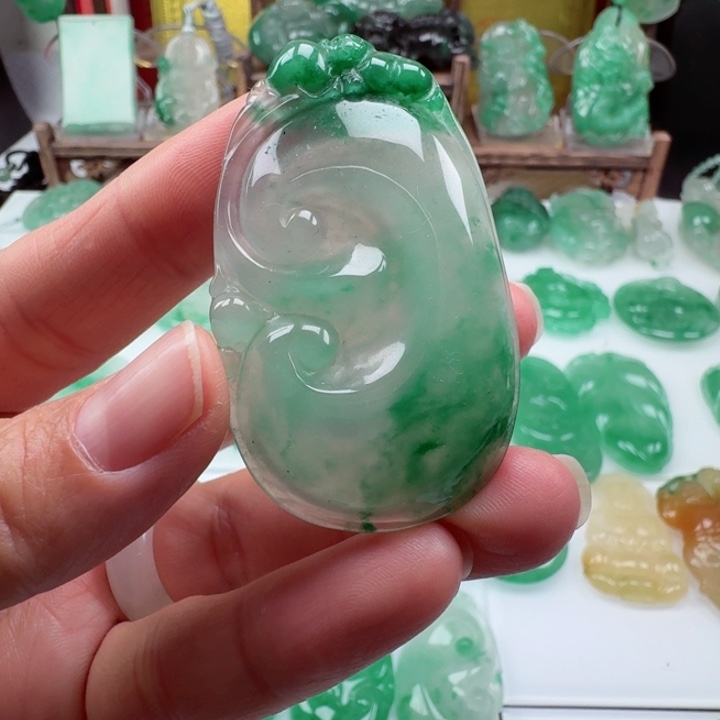 颈饰未镶嵌石英质玉