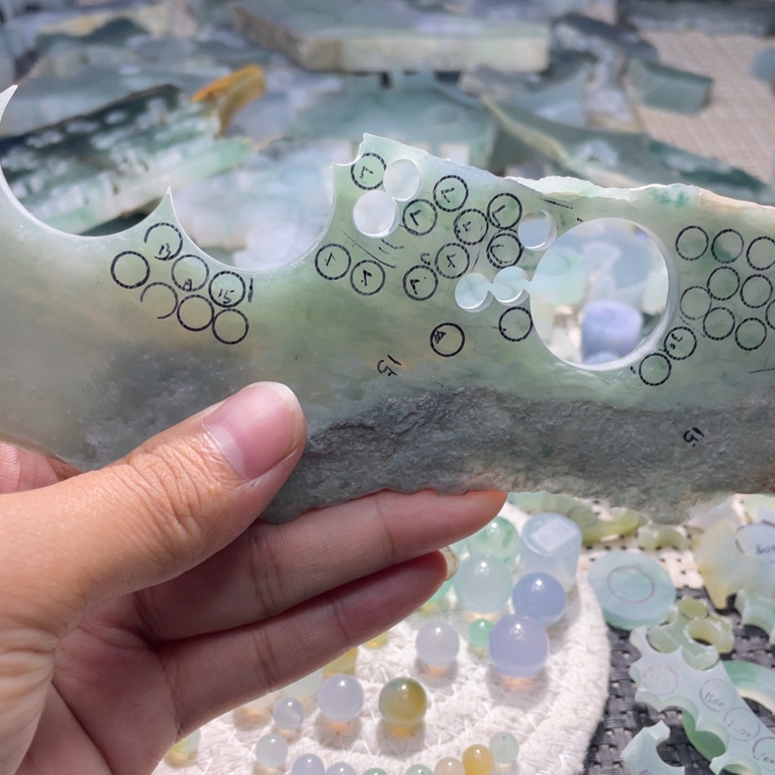 丽***姐定制翡翠未镶嵌翡翠