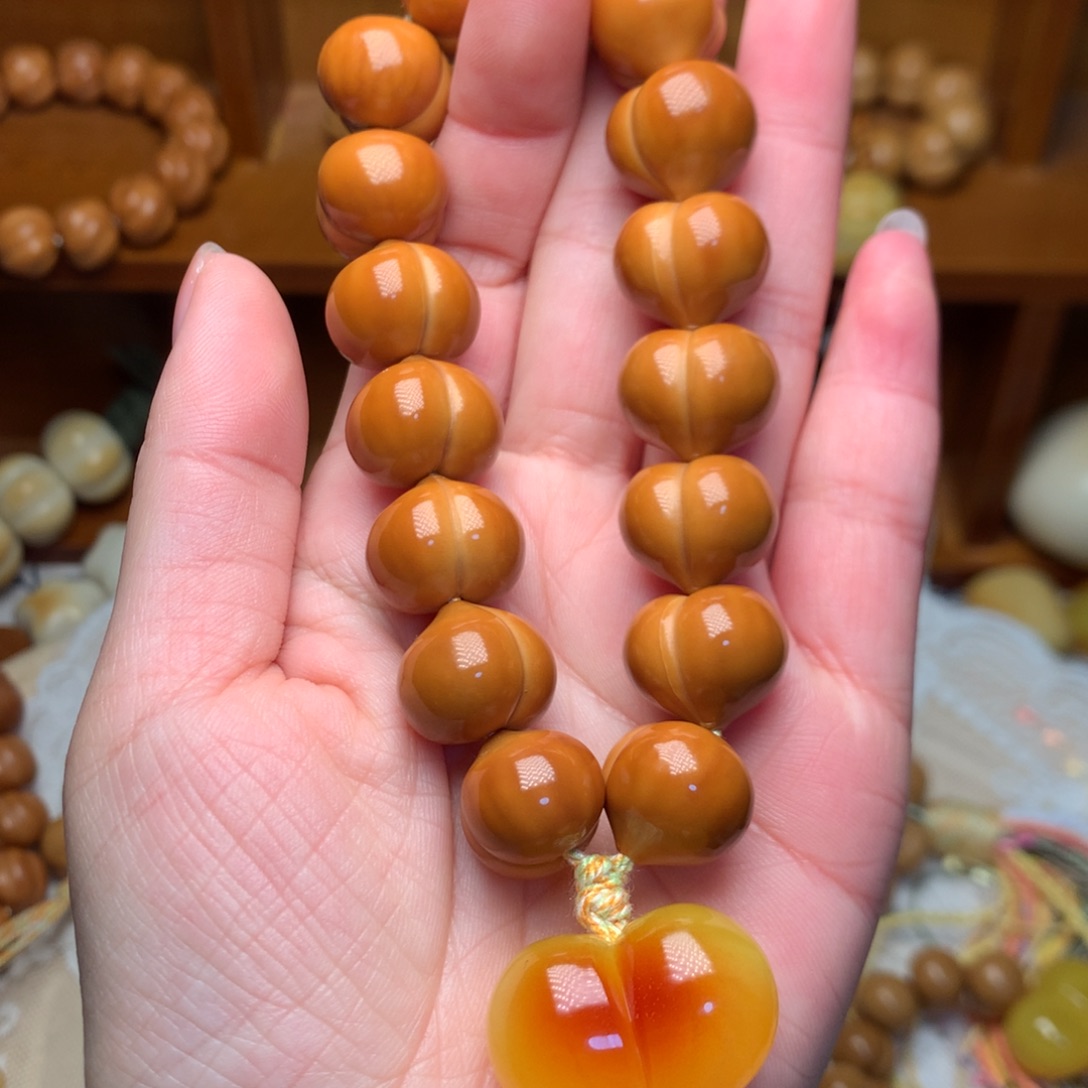 吊坠猴头核桃16高定屁桃手持爱心