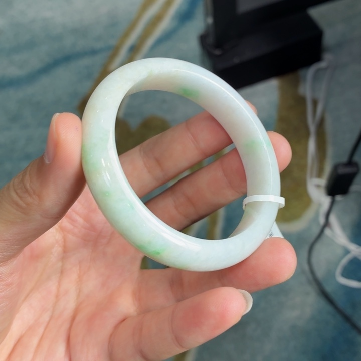 翡翠手镯未镶嵌崔*怡翡翠手镯