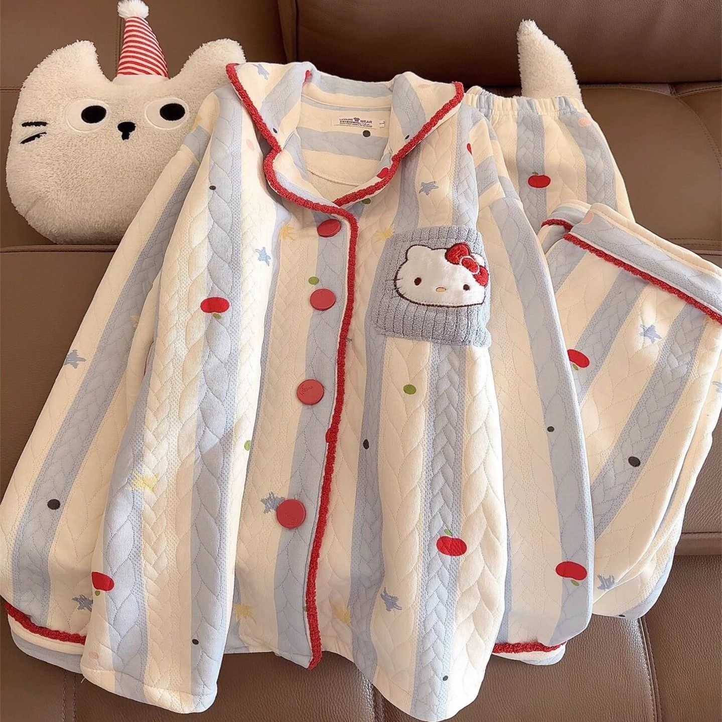 中大童秋冬季新款可爱洋气睡衣儿童空气棉凯蒂家居服长袖长裤套装