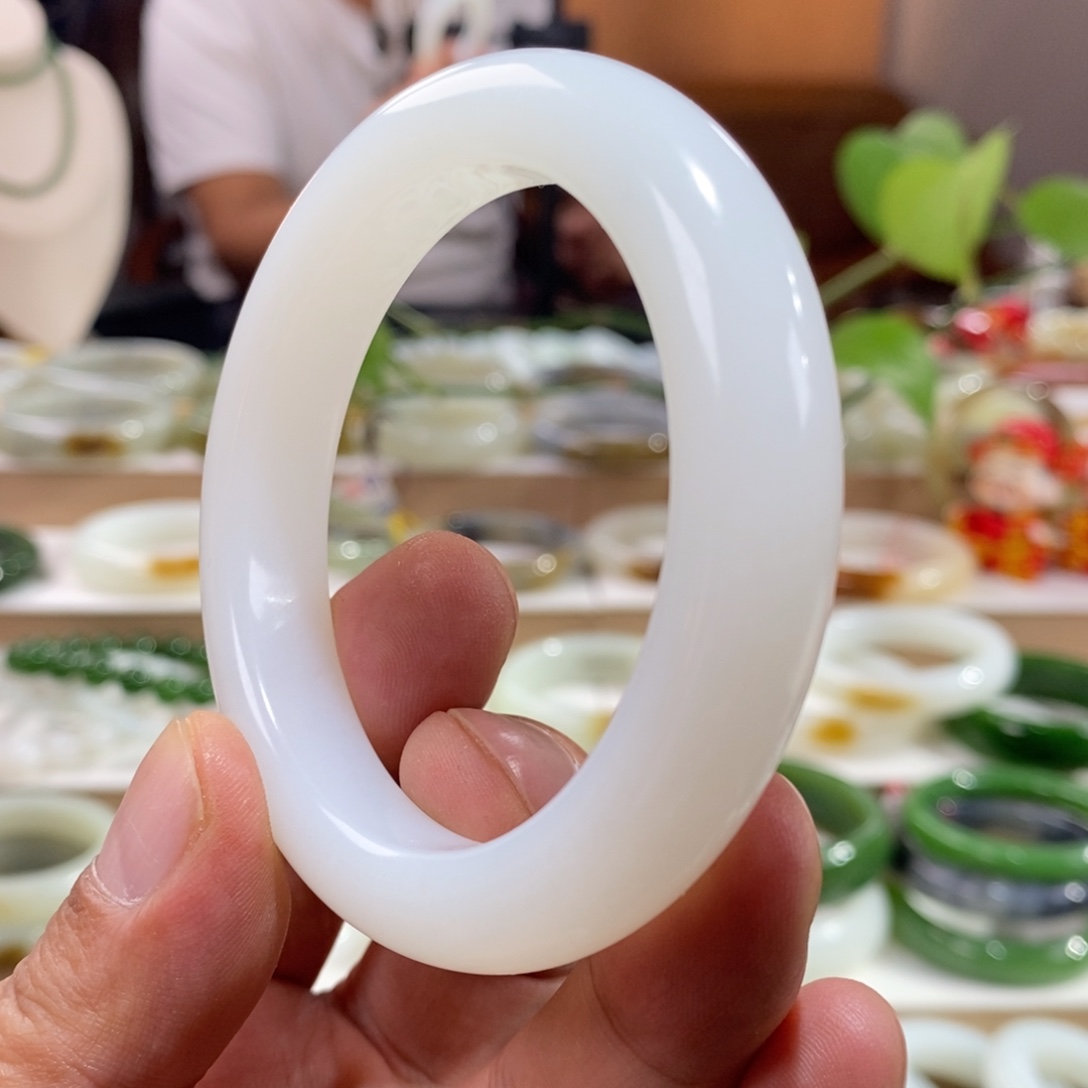 和田玉未镶嵌手镯