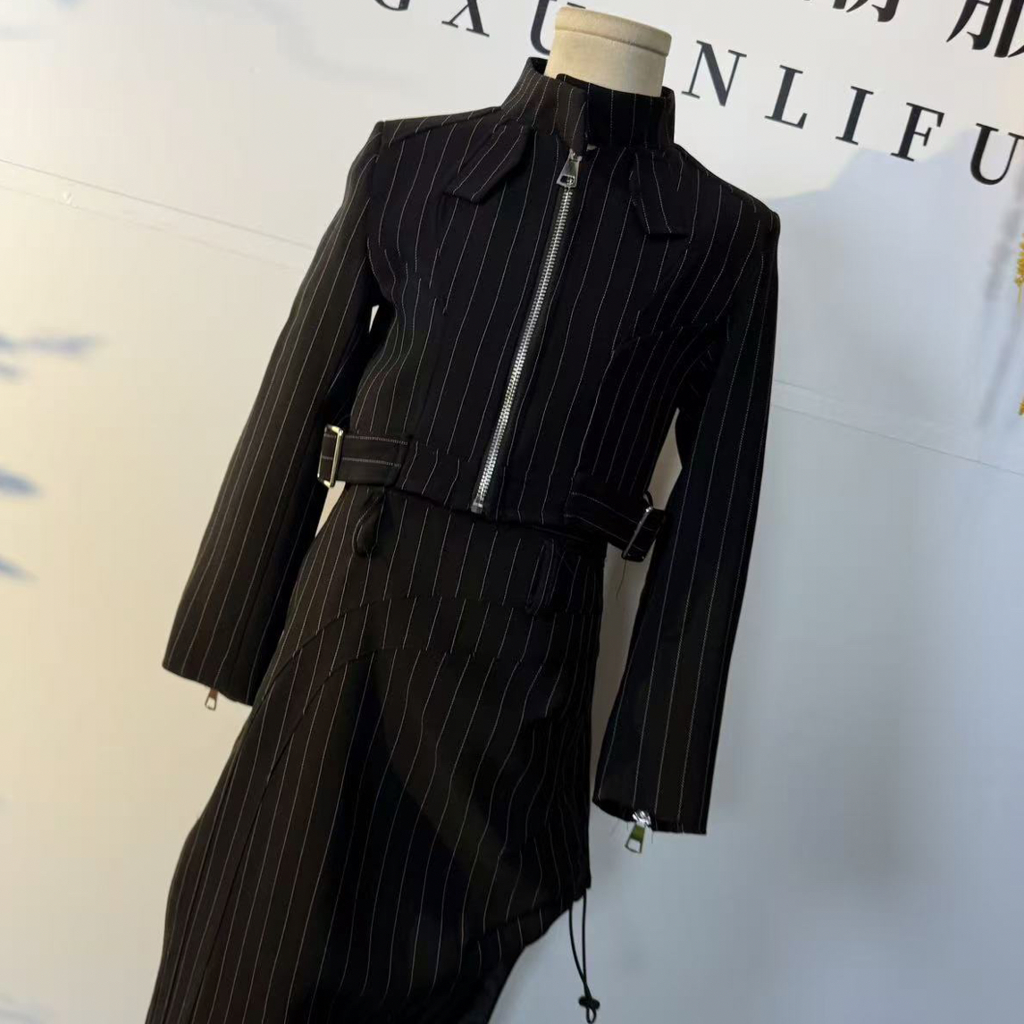 黑色条纹拉链套装潮服多巴胺潮服女童个性西装模特走秀潮