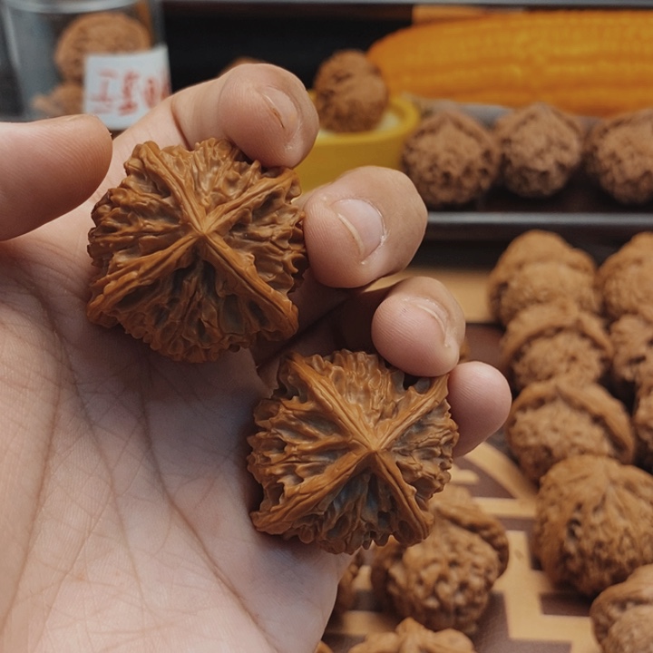 李***北文玩核桃把件麒麟四棱