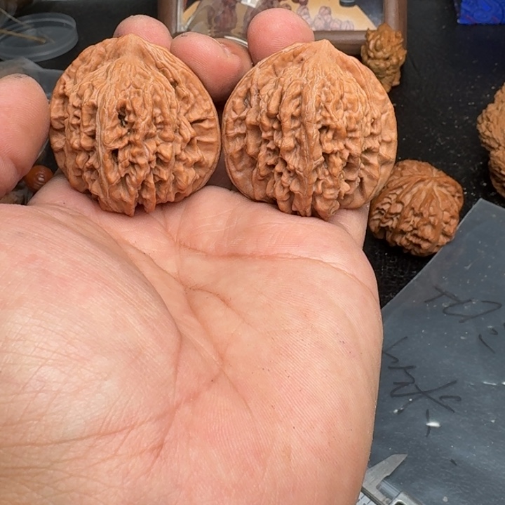 文玩核桃吊坠三角楼