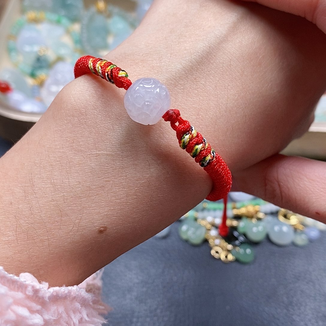 翡翠颈饰未镶嵌闪