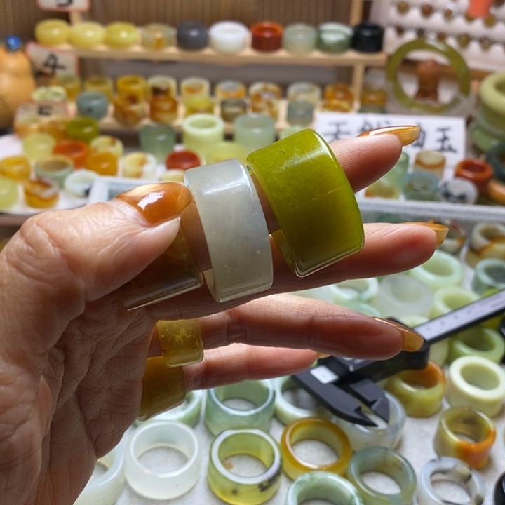 锦***旗岫玉未镶嵌戒圈岫玉精品指环