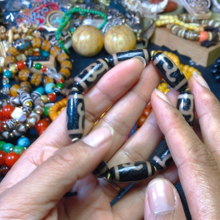 微***车手串搭配技巧白色污染