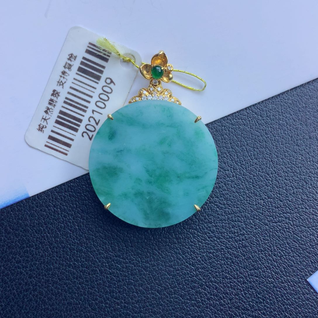 翡翠颈饰未镶嵌无事牌