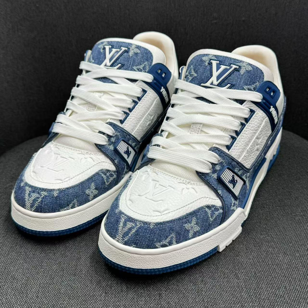 全新未使用 LouisVuitton/路易威登 经典白蓝牛仔配色trainer奢鞋