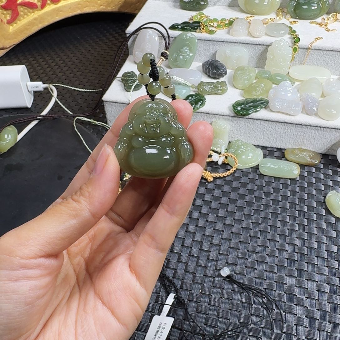 和田玉未镶嵌颈饰