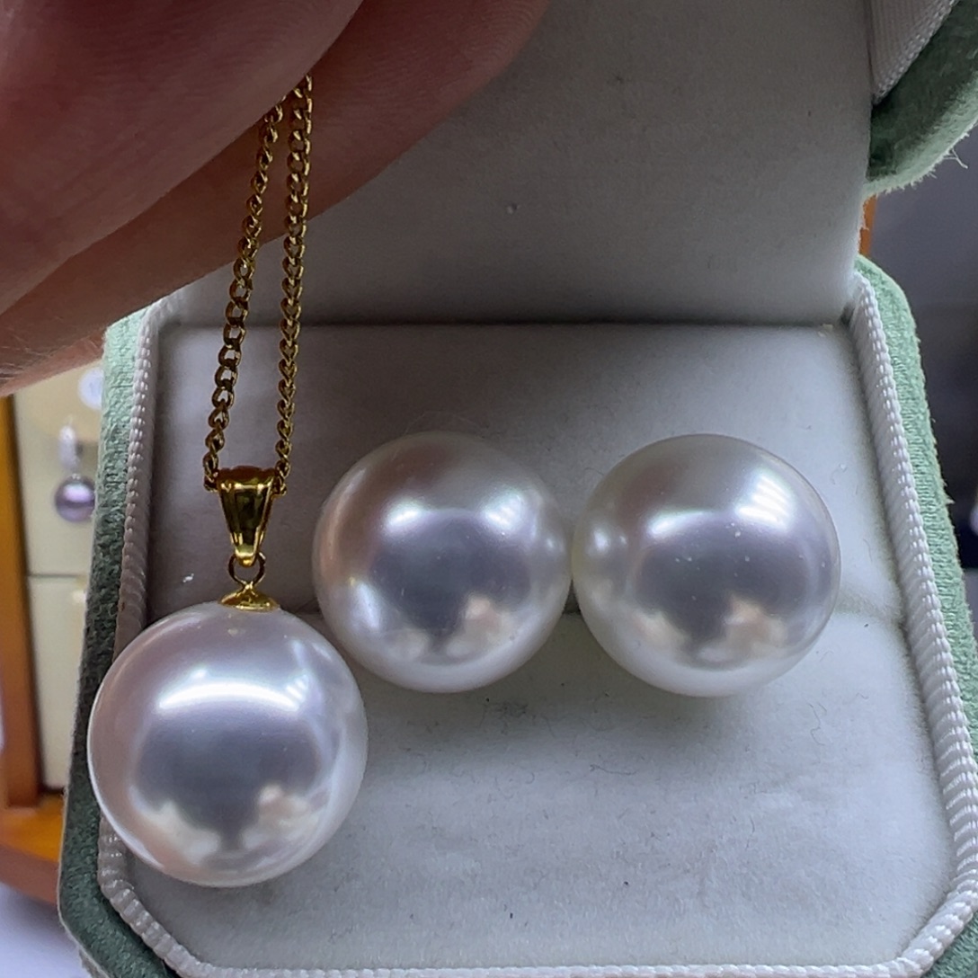 淡水珍珠吊坠(赠链)18K金镶嵌