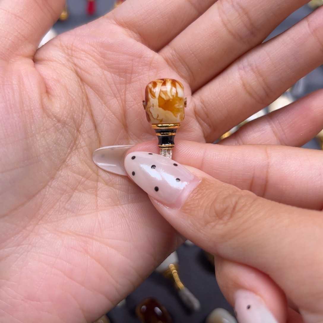 琥珀未镶嵌裸石10.4mm