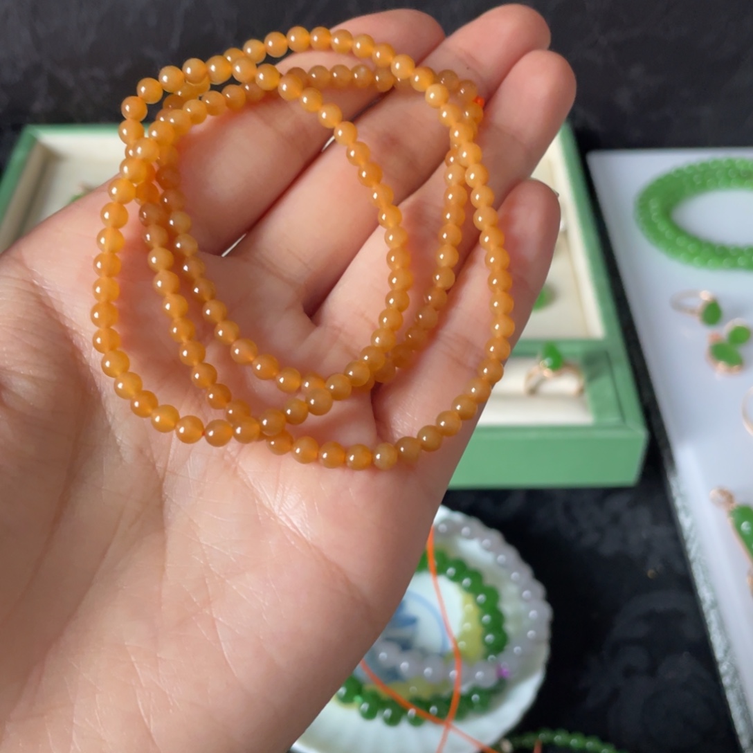 静***静和田玉未镶嵌手串