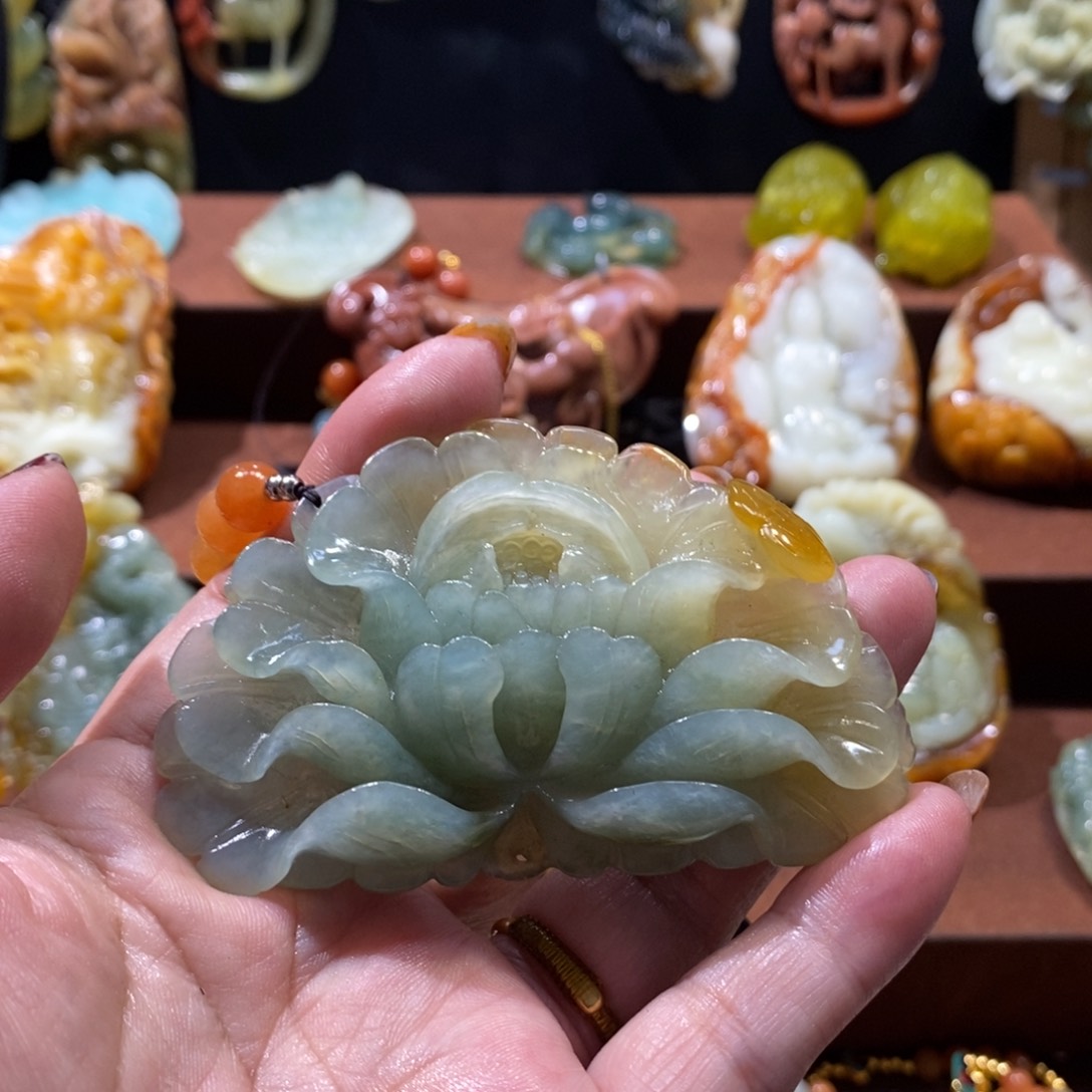 蛇纹石玉颈饰未镶嵌