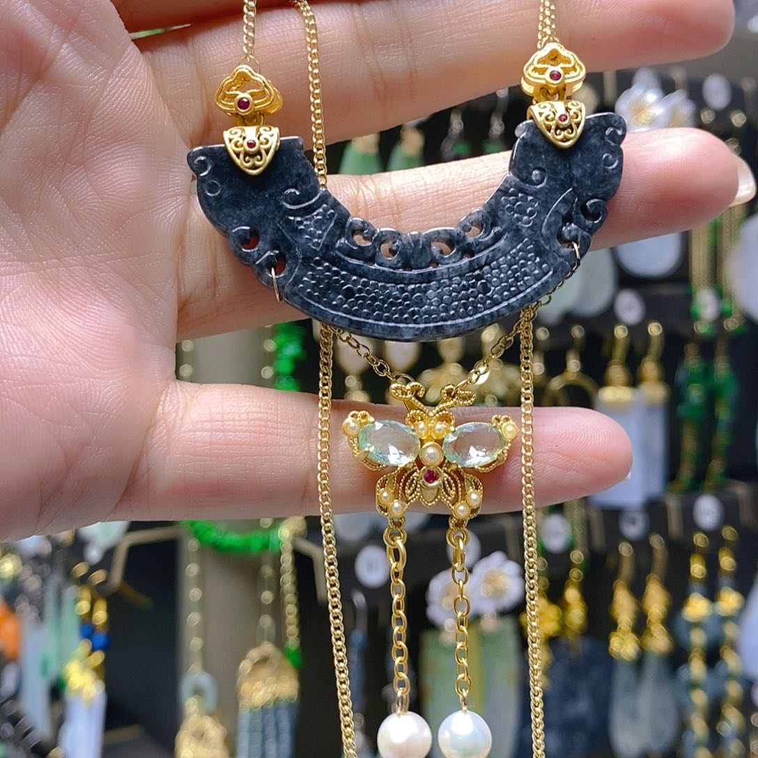 未镶嵌翡翠耳饰翡翠