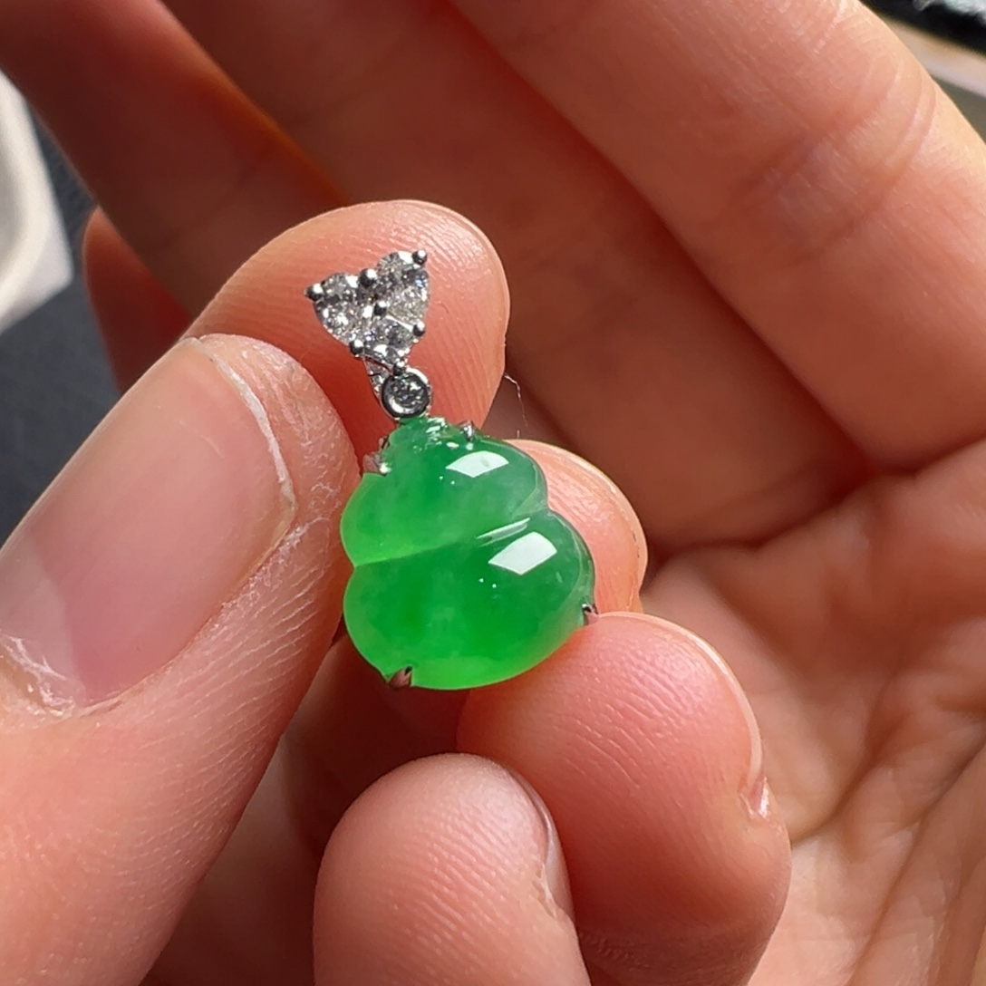 翡翠18K金镶嵌颈饰Y胖葫芦