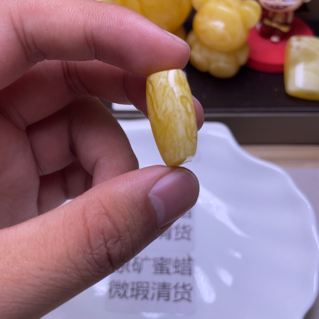 蜜蜡未镶嵌珠宝奇石