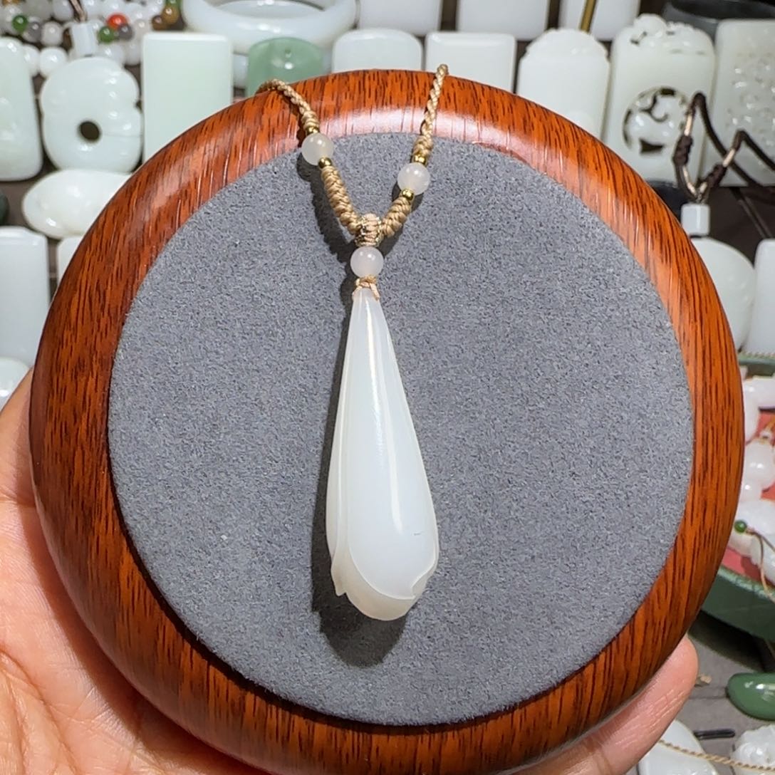 和田玉颈饰未镶嵌