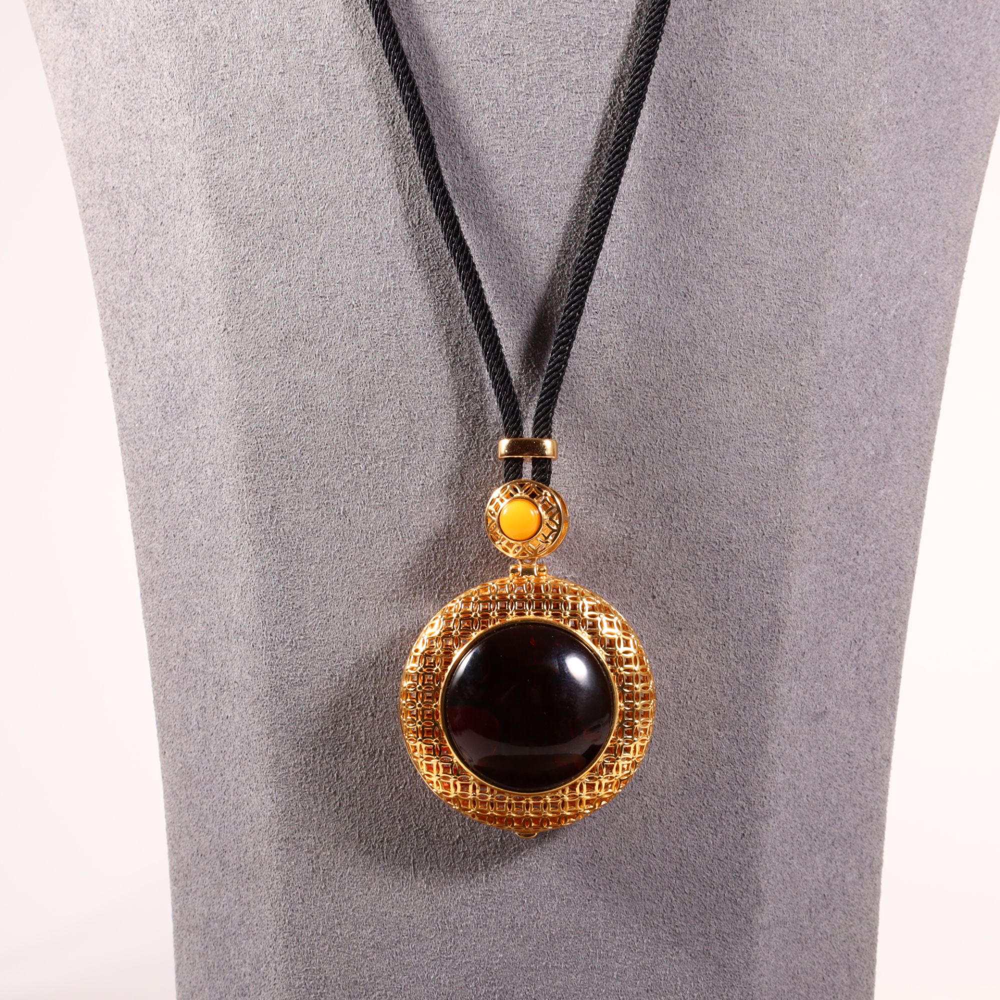 【赤琉璃】心如珠宝 血珀香囊项链 250922021551