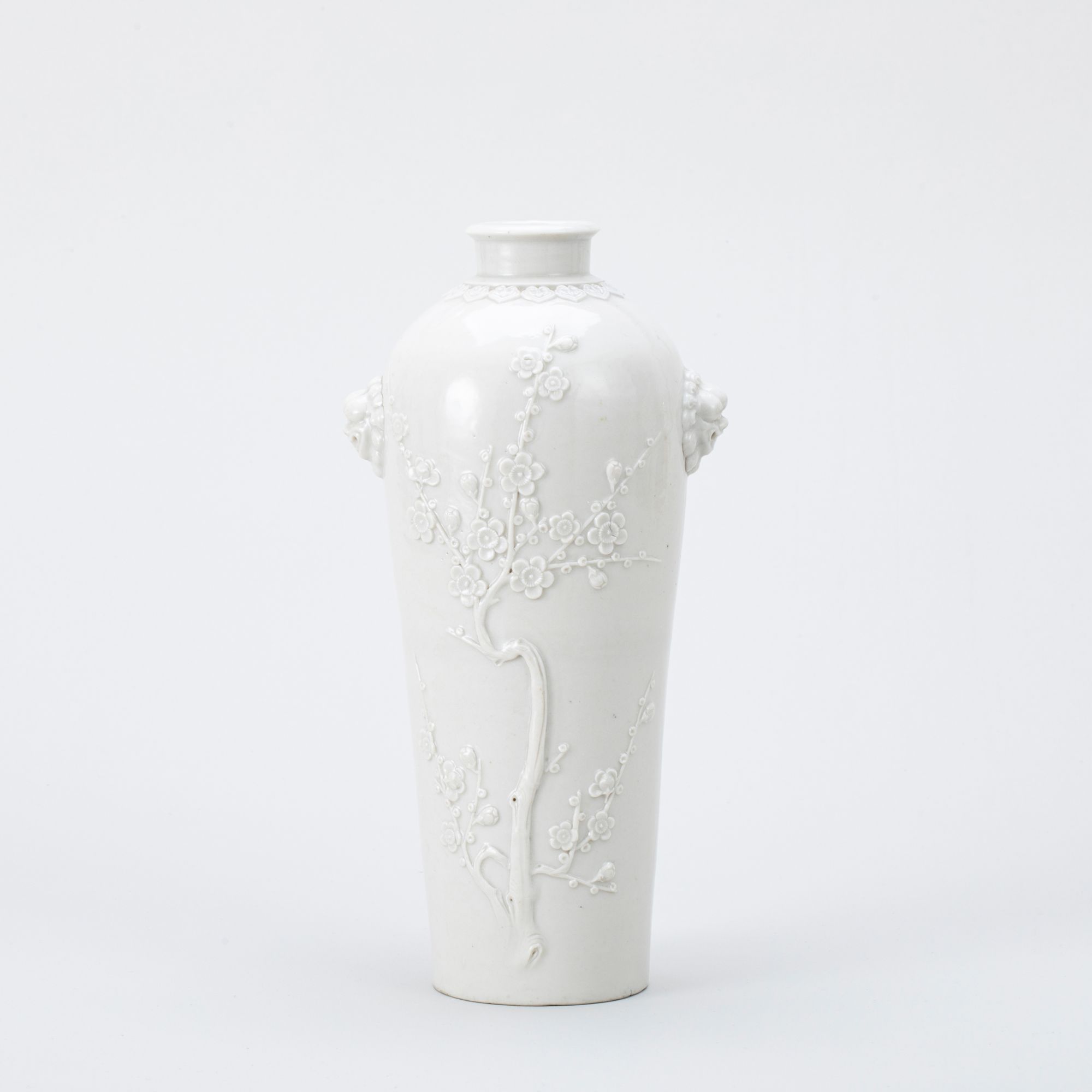 【拍卖】3、德化贴塑梅花如意兽耳瓶