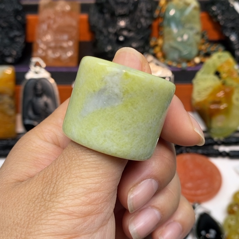 【闪购商品】蛇纹石玉未镶嵌颈饰