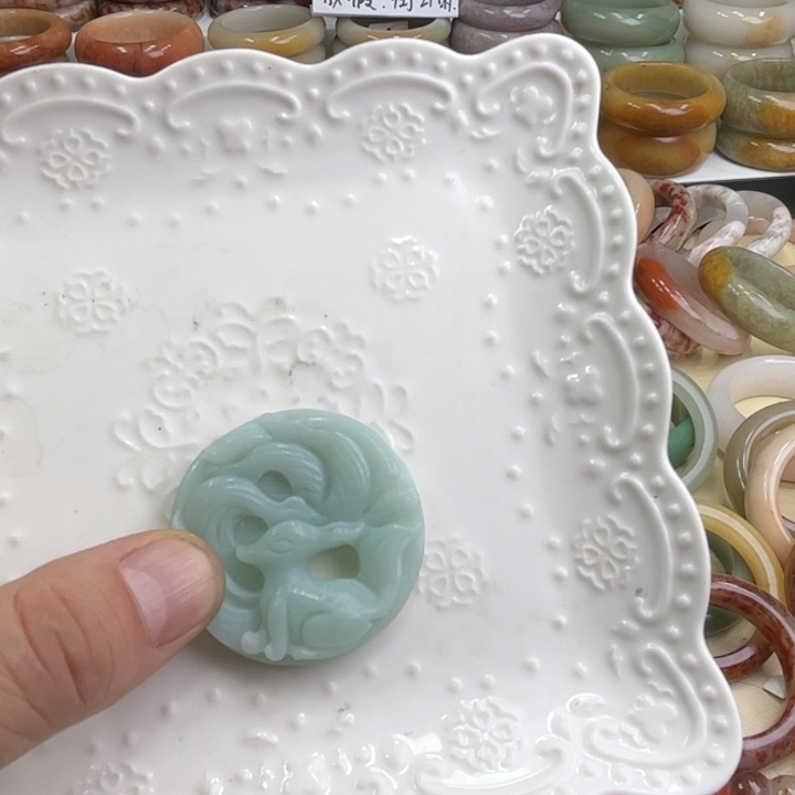 石英质玉手镯未镶嵌