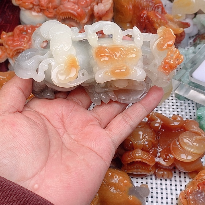石英质玉（黄龙玉）颈饰未镶嵌踏**风