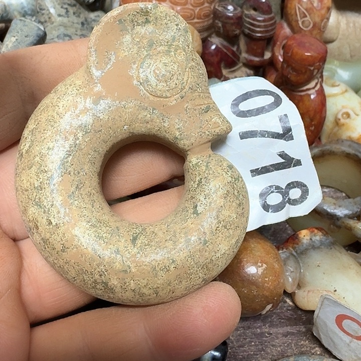 蛇纹石玉颈饰未镶嵌天***化