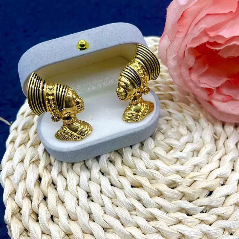 铜合金耳饰 金色少女风人头嘻哈风日韩耳钉耳饰轻奢时尚素款法式