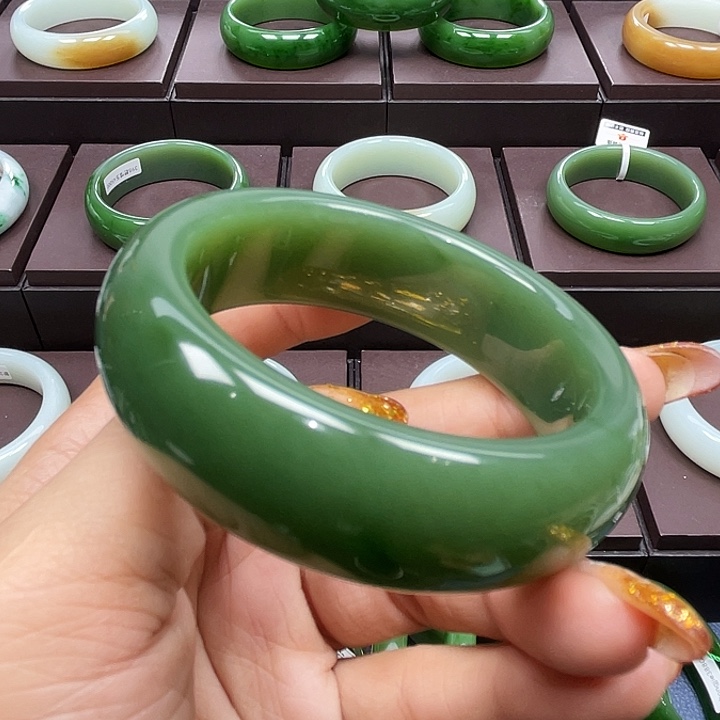 和田玉（碧玉）未镶嵌手镯
