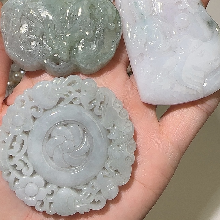 鲸***说翡翠未镶嵌颈饰翡翠