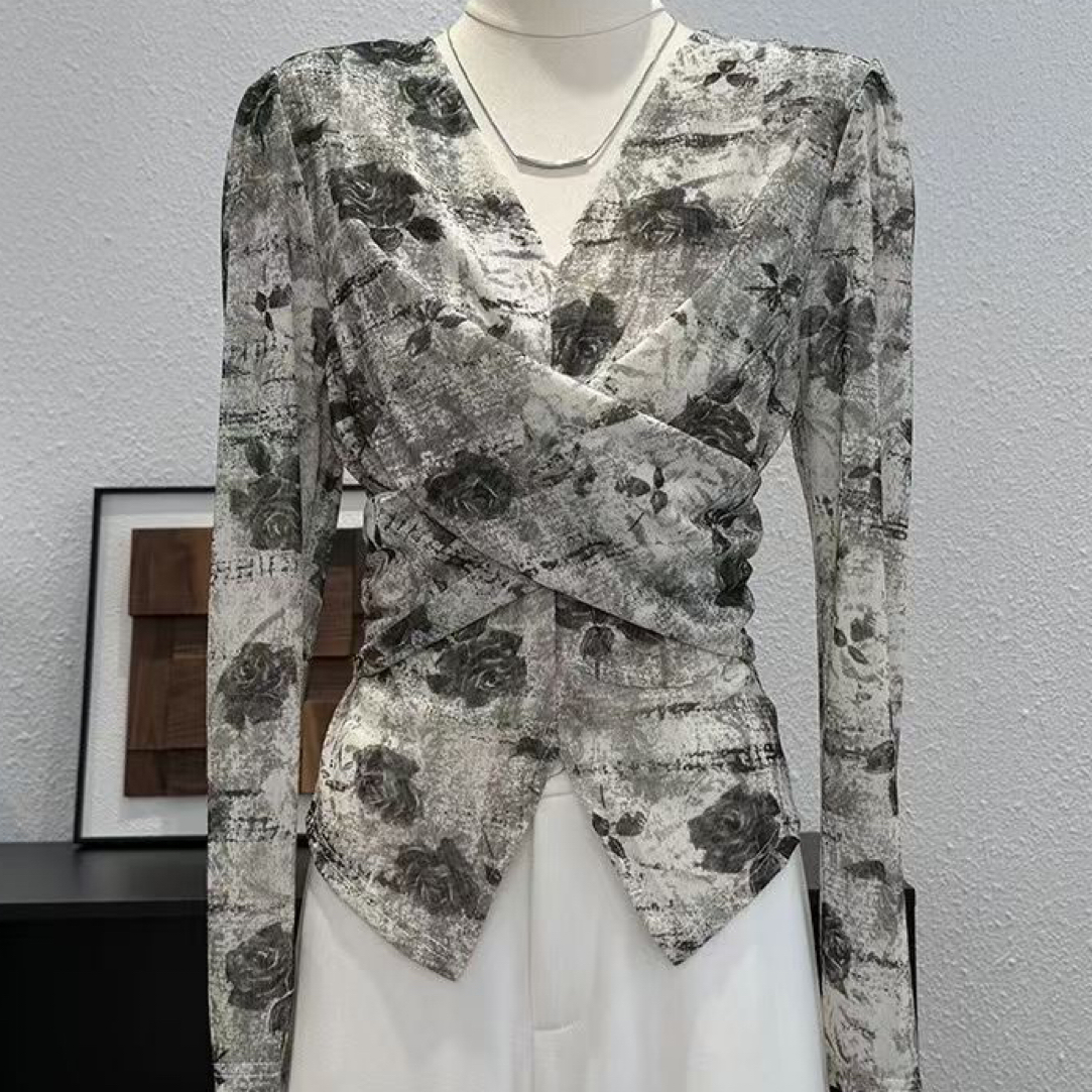 玫瑰花性感v领上衣