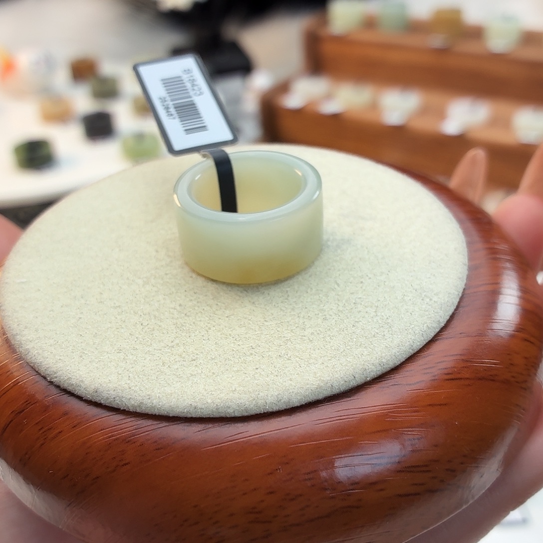 和田玉未镶嵌戒指晴水飘糖圆切17.3mmj2