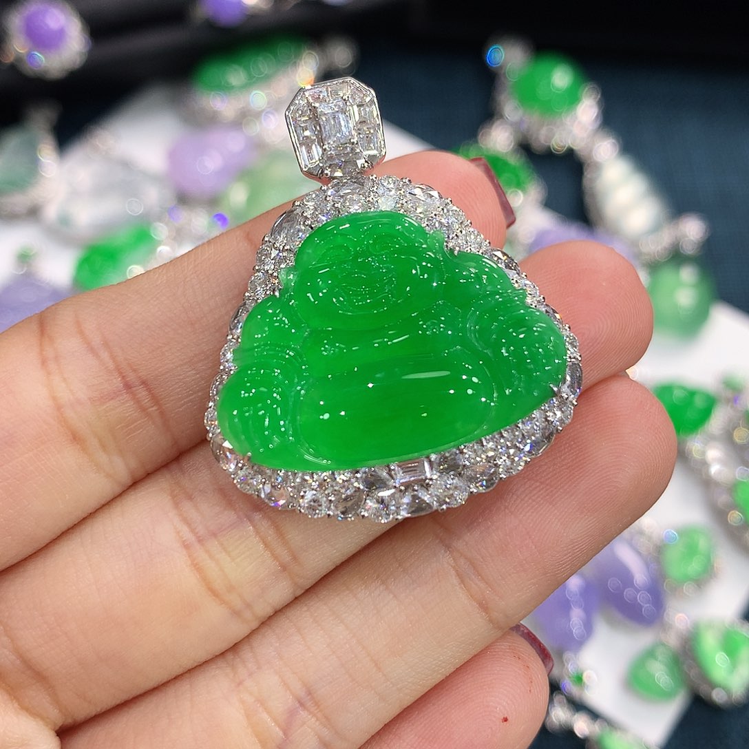 翡翠18K金镶嵌颈饰