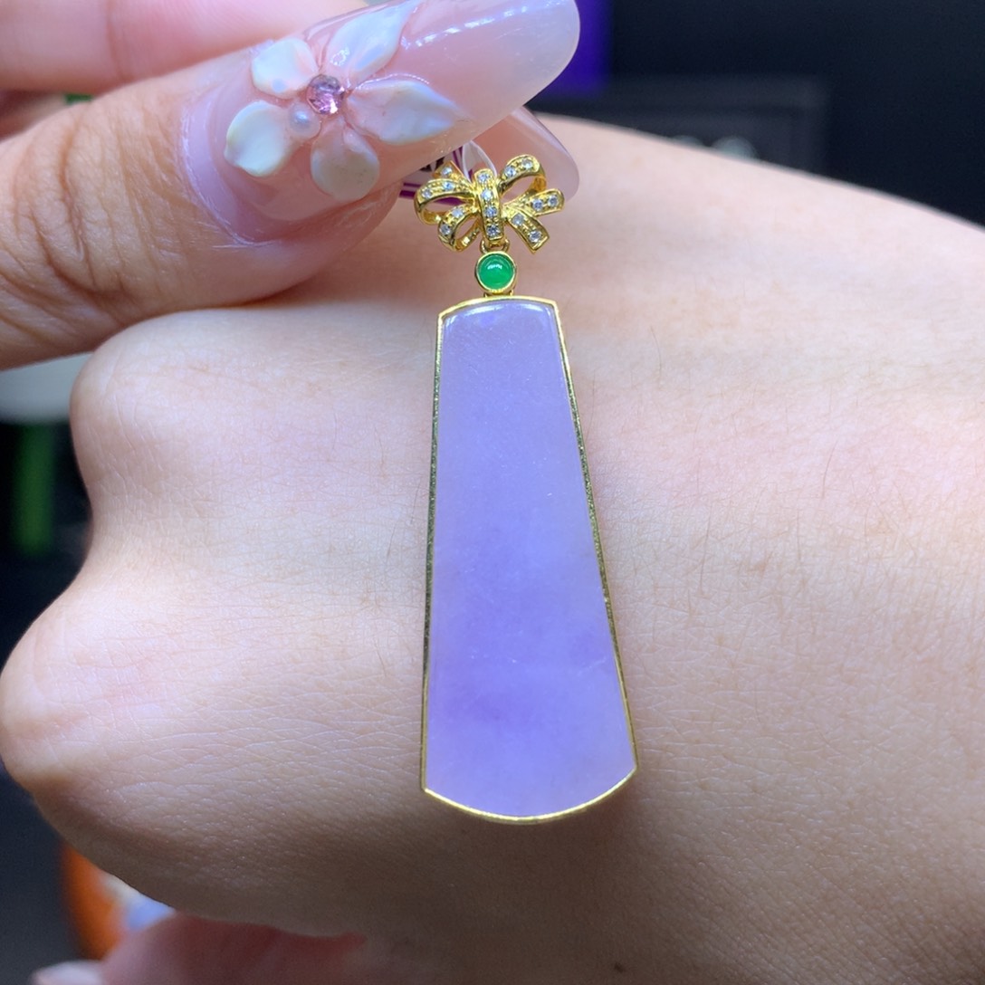 翡翠18K金镶嵌颈饰天然