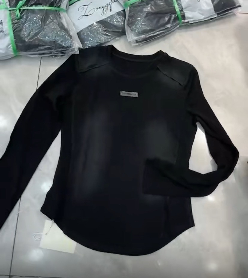 三姐家休闲时尚水洗棉纶圆领字母短款小衫