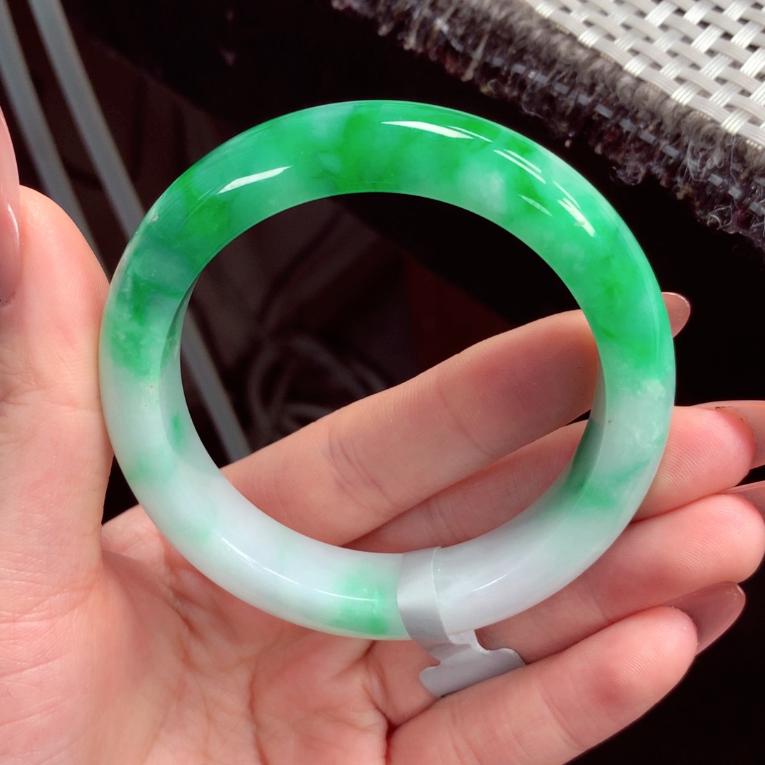 翡翠手镯未镶嵌云****事缅甸