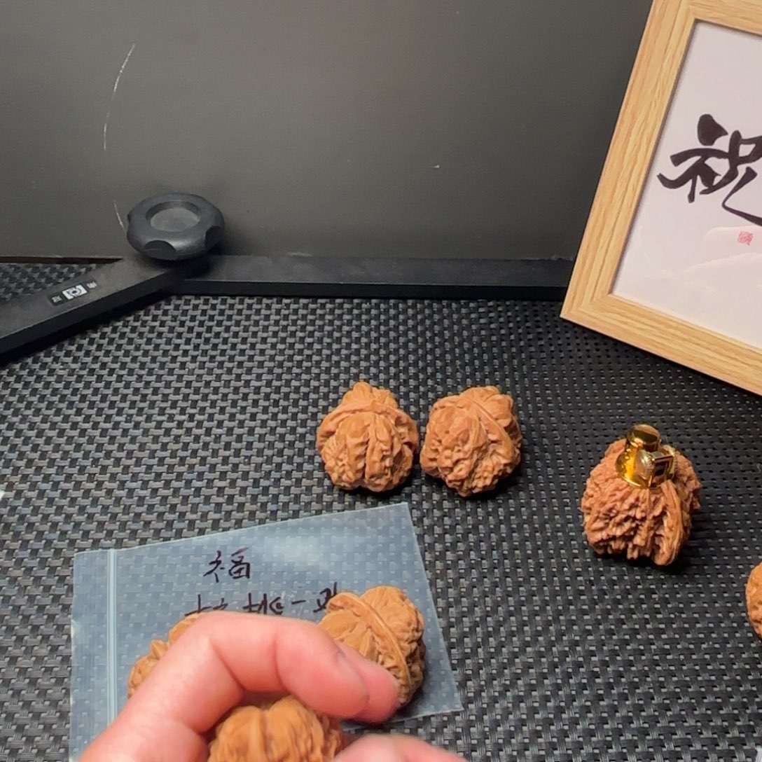 爱***悦文玩核桃吊坠哈哈