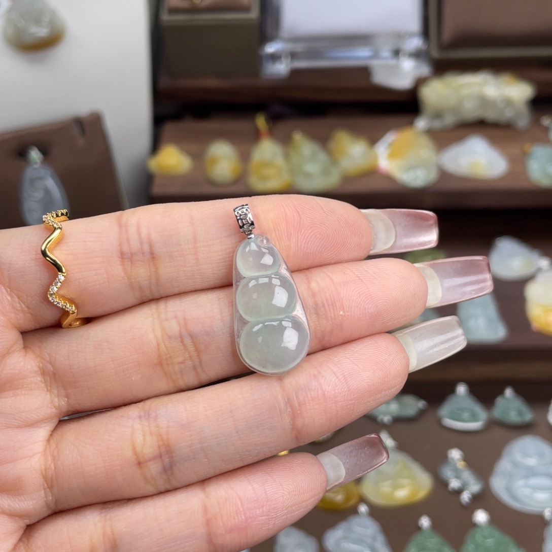 翡翠颈饰未镶嵌翡翠