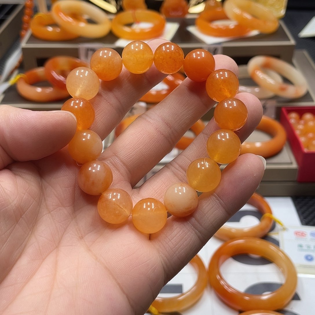 未镶嵌石英质玉（黄龙玉）手镯