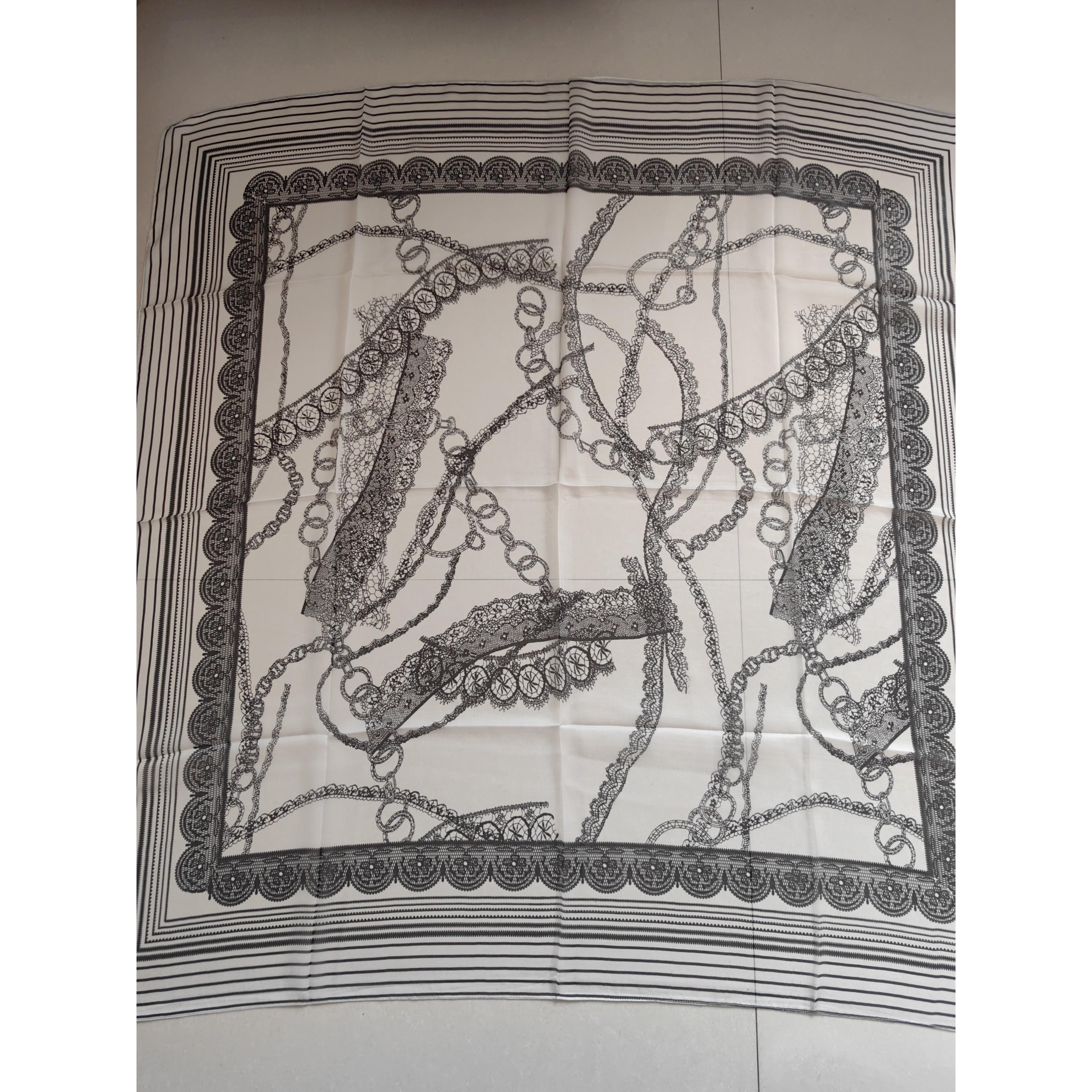 春秋款女士高档时尚百搭丝巾披肩