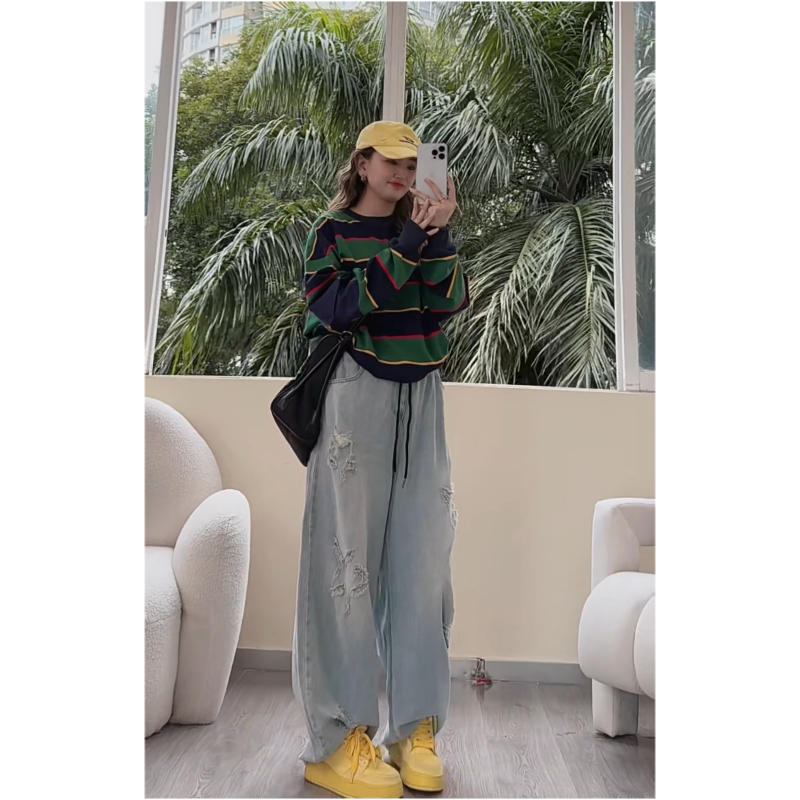 佟掌柜-星星磨破 软薄松紧腰欧货百搭宽腿牛仔裤70208